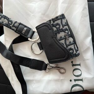 Leash & Bag holder Fits 3-4 rolls